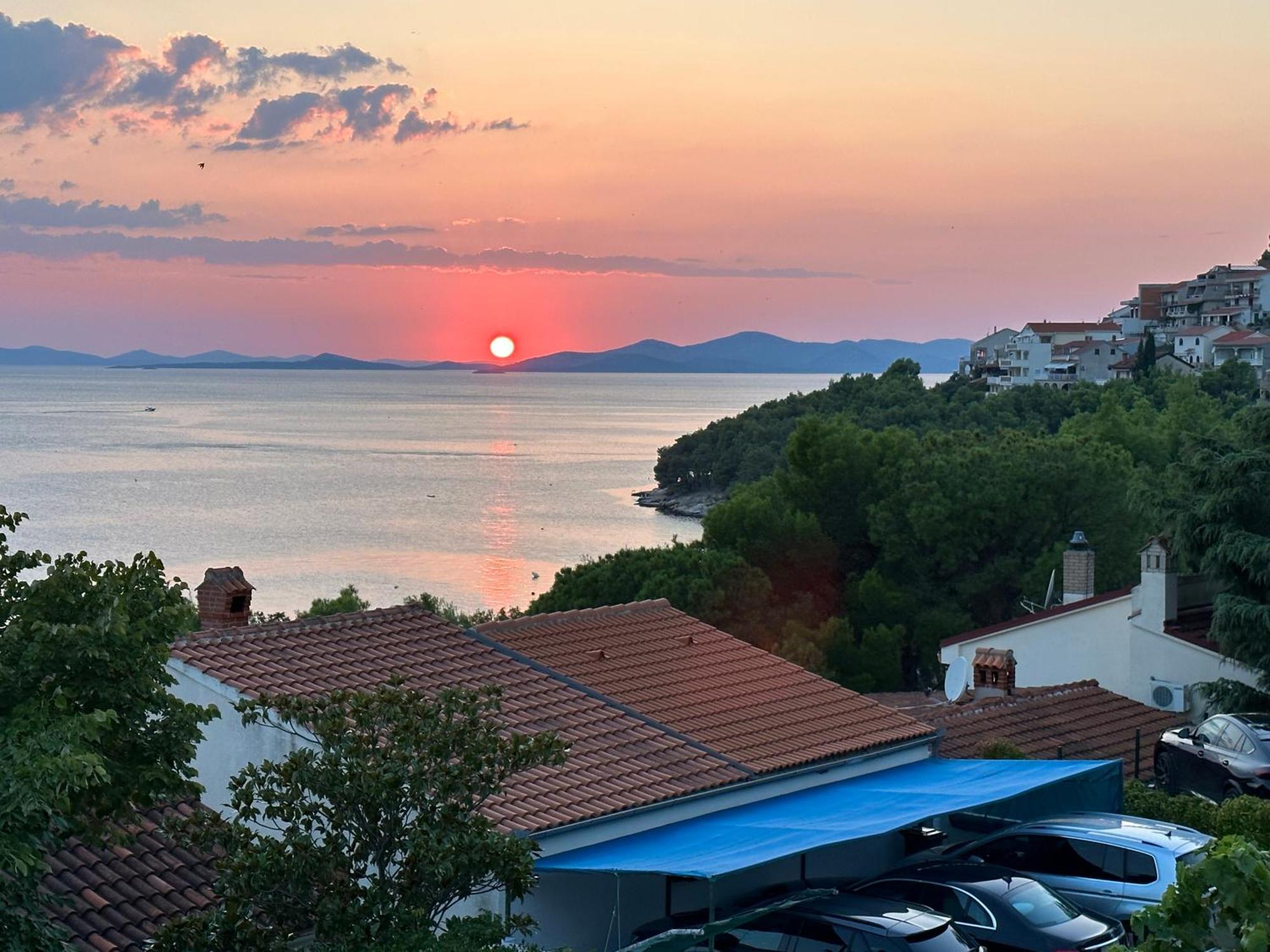 Apartment Mona 1, Fantastischer Meerblick Drage Exterior photo